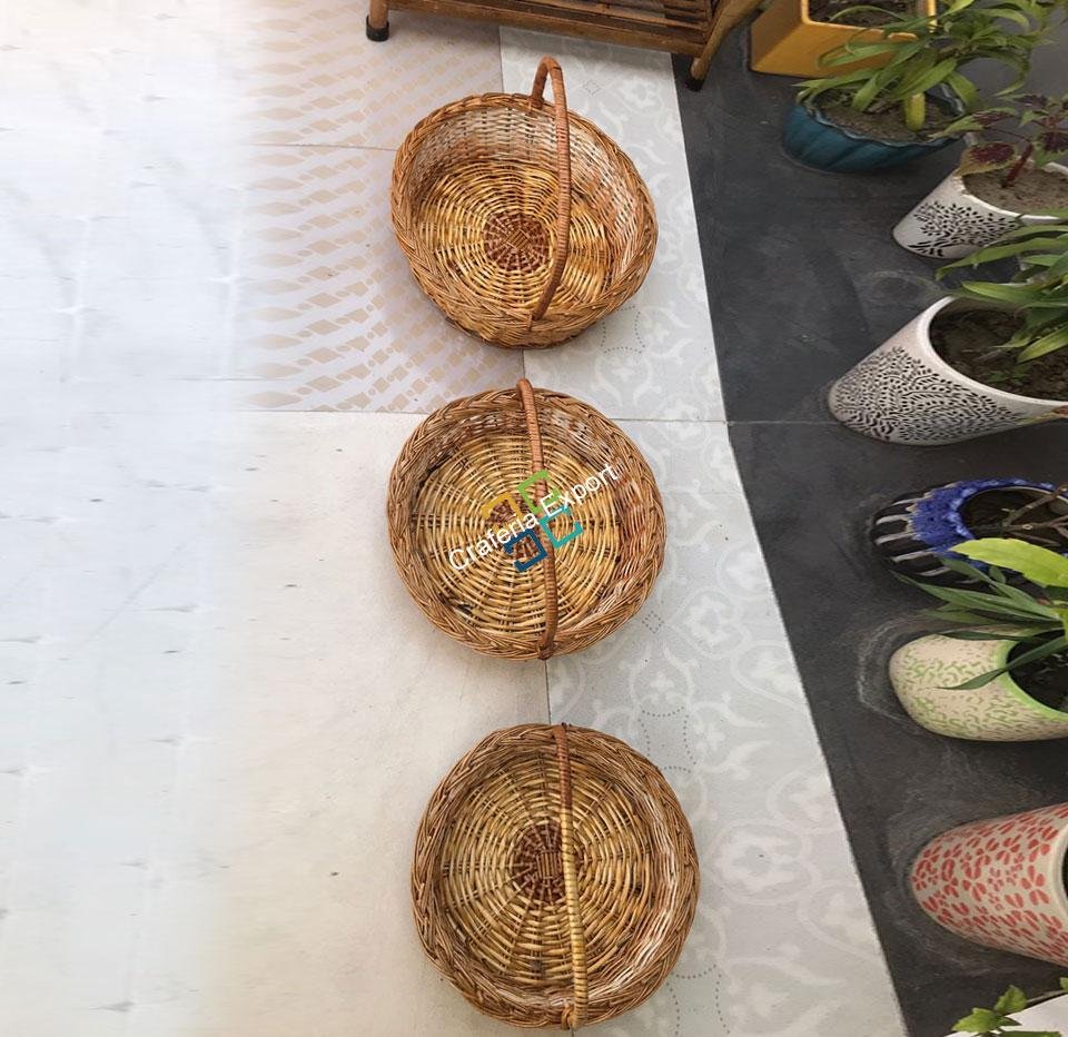 Round Cane Storage Basket/Fruit Basket For Home, Hotel and Restaurant Decor/Gift Item